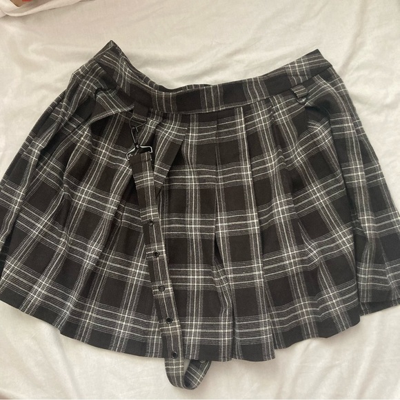Punk Schoolgirl Plaid Skirt Size Large - Picture 2 of 3